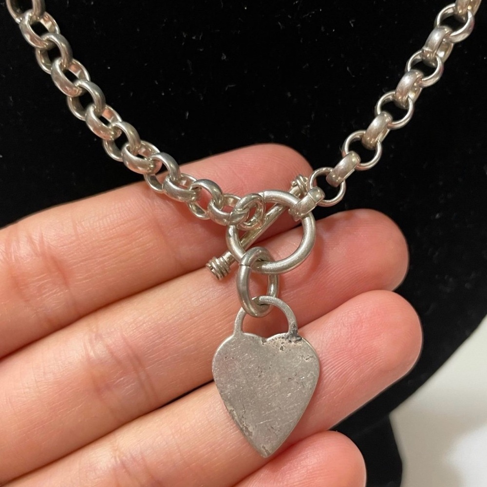 Elegant Silver Heart Pendant Necklace - Picture 2 of 6